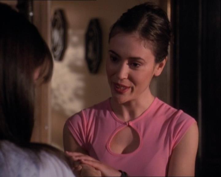 Charmed-Online-dot-net_121LoveHurts1750.jpg