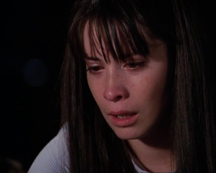 Charmed-Online-dot-net_121LoveHurts1809.jpg Charmed-Online-dot-net_121LoveHurts1809.jpg
