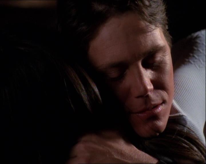 Charmed-Online-dot-net_121LoveHurts1849.jpg
