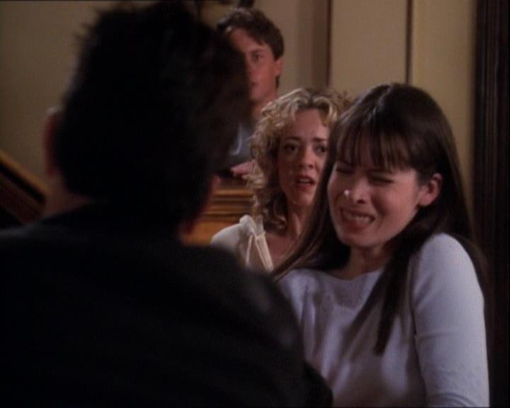 Charmed-Online-dot-net_121LoveHurts1872.jpg
