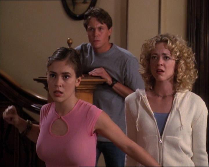 Charmed-Online-dot-net_121LoveHurts1884.jpg Charmed-Online-dot-net_121LoveHurts1884.jpg