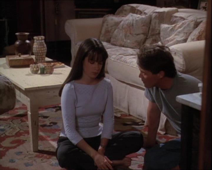 Charmed-Online-dot-net_121LoveHurts1915.jpg Charmed-Online-dot-net_121LoveHurts1915.jpg