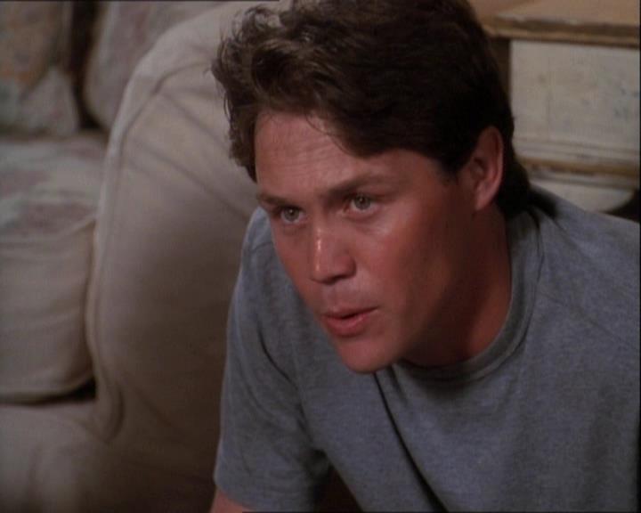Charmed-Online-dot-net_121LoveHurts1922.jpg