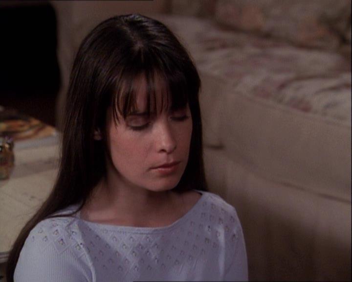 Charmed-Online-dot-net_121LoveHurts1926.jpg Charmed-Online-dot-net_121LoveHurts1926.jpg