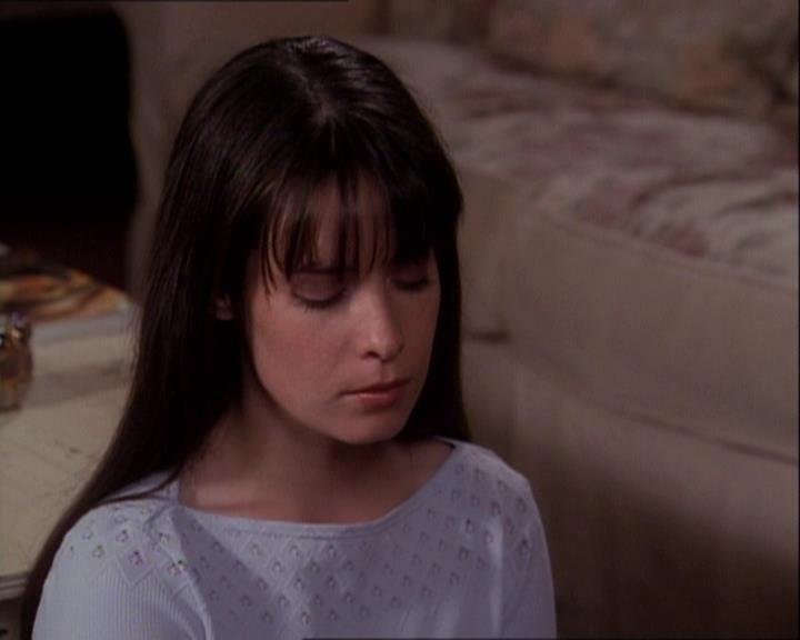 Charmed-Online-dot-net_121LoveHurts1930.jpg