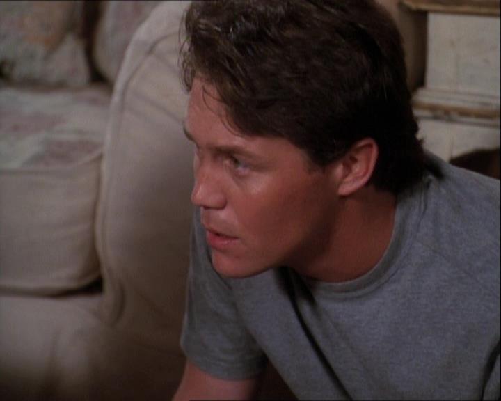 Charmed-Online-dot-net_121LoveHurts1933.jpg