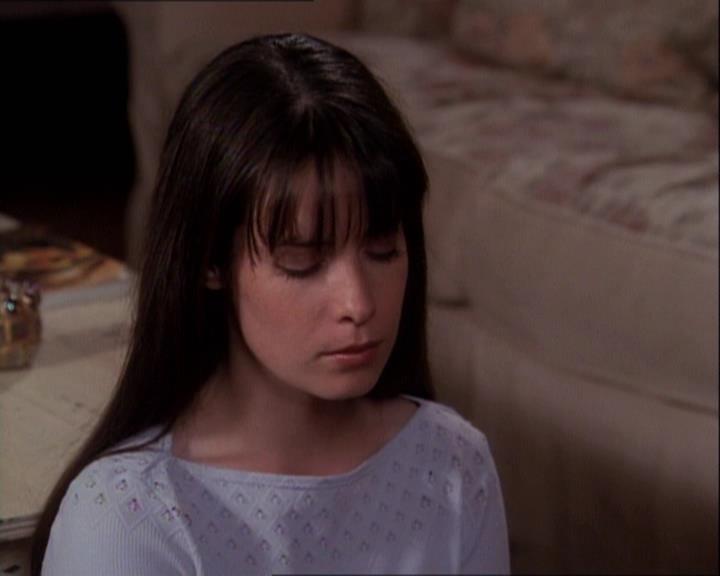 Charmed-Online-dot-net_121LoveHurts1936.jpg