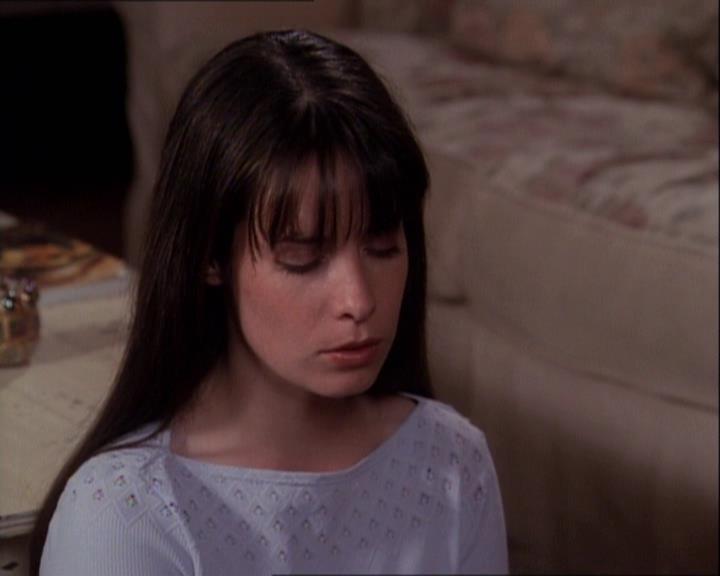 Charmed-Online-dot-net_121LoveHurts1943.jpg