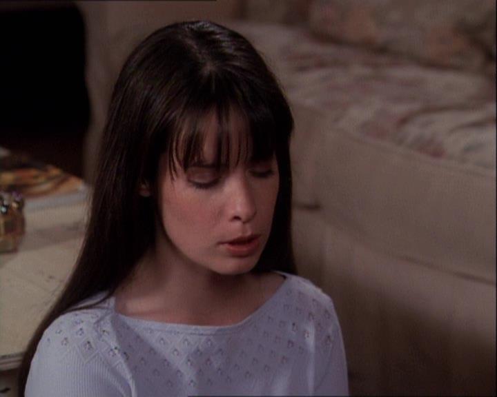 Charmed-Online-dot-net_121LoveHurts1944.jpg