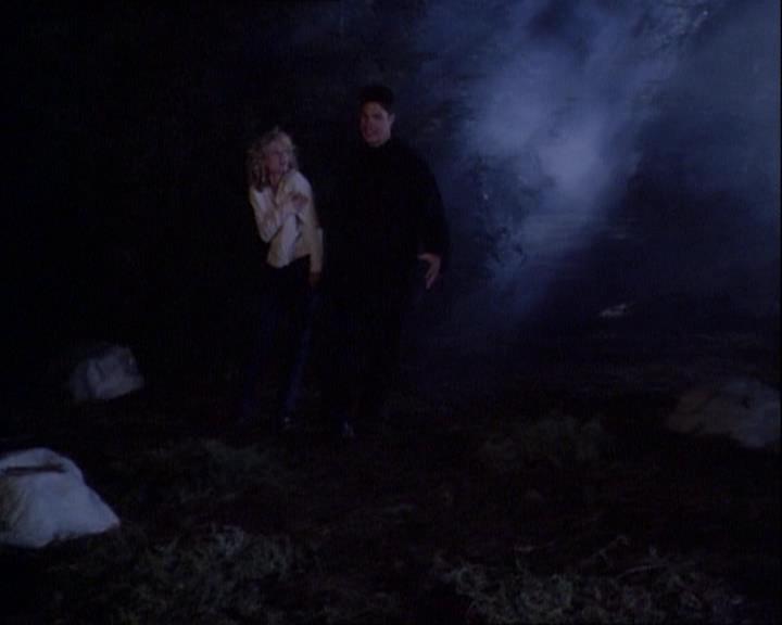 Charmed-Online-dot-net_121LoveHurts1979.jpg Charmed-Online-dot-net_121LoveHurts1979.jpg