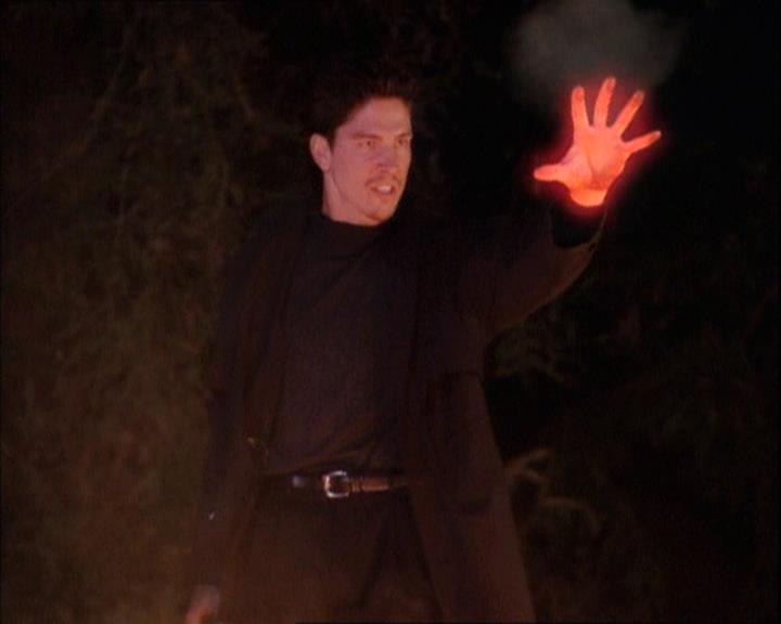 Charmed-Online-dot-net_121LoveHurts2013.jpg
