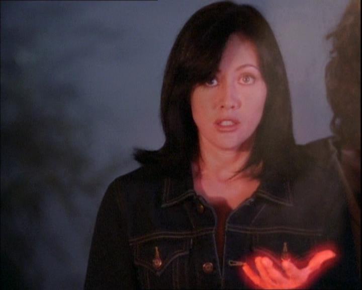 Charmed-Online-dot-net_121LoveHurts2027.jpg