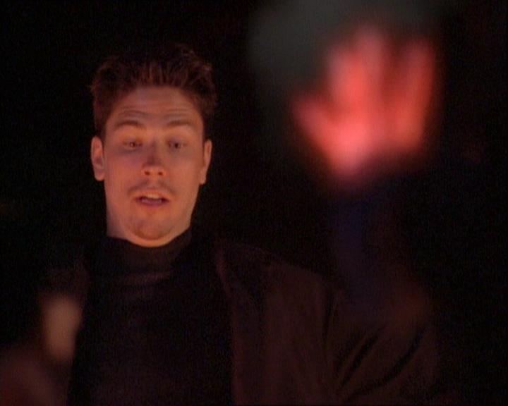 Charmed-Online-dot-net_121LoveHurts2036.jpg