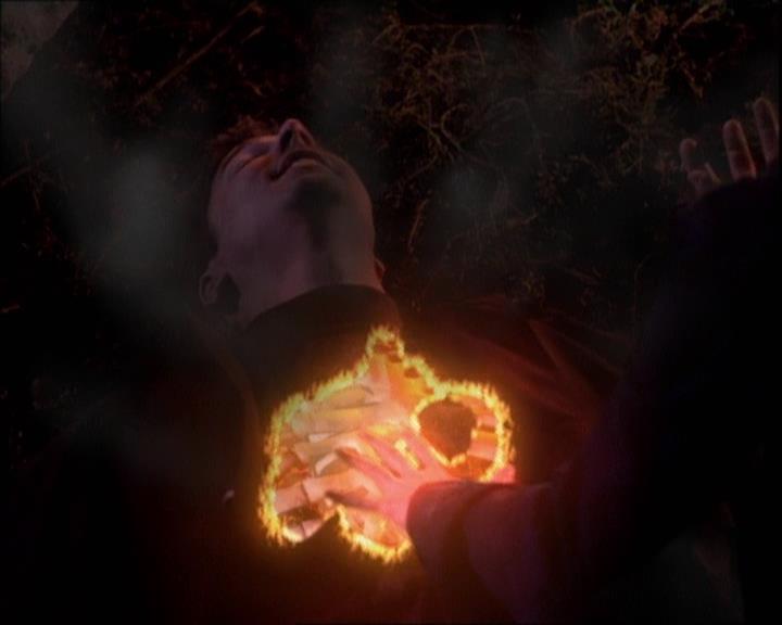 Charmed-Online-dot-net_121LoveHurts2048.jpg