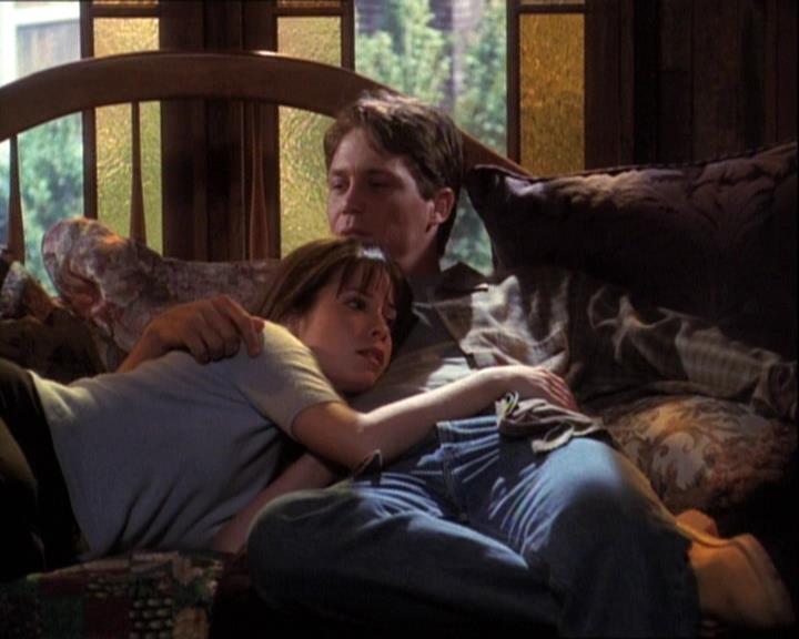 Charmed-Online-dot-net_121LoveHurts2110.jpg