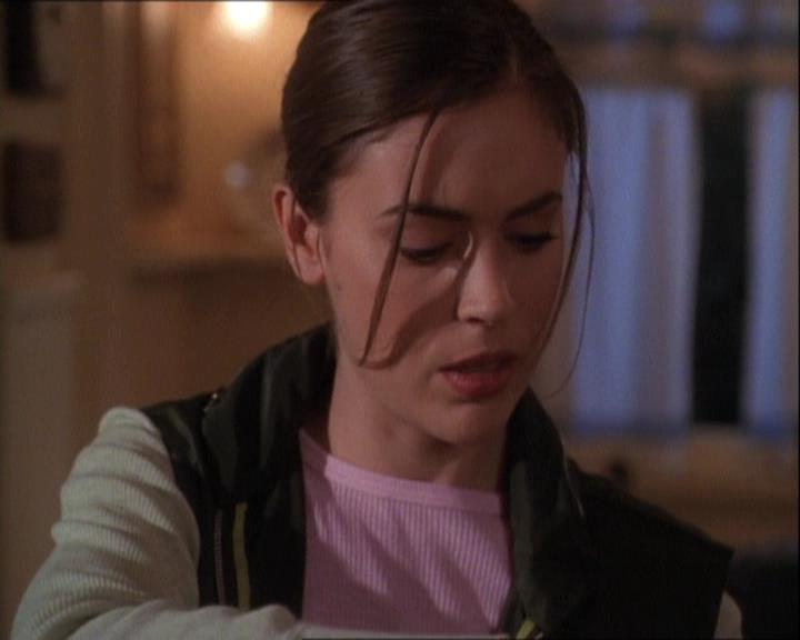 Charmed-Online-dot-net_121LoveHurts2390.jpg