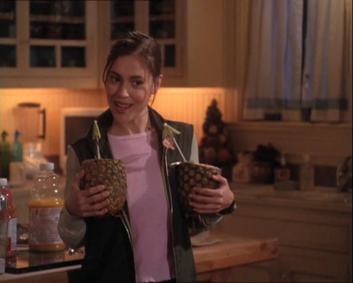 Charmed-Online-dot-net_121LoveHurts2408.jpg