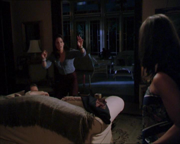 Charmed-Online_dot_net-2x01WitchTrial0013.jpg