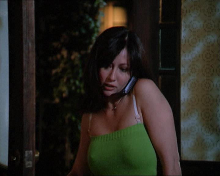 Charmed-Online_dot_net-2x01WitchTrial0055.jpg