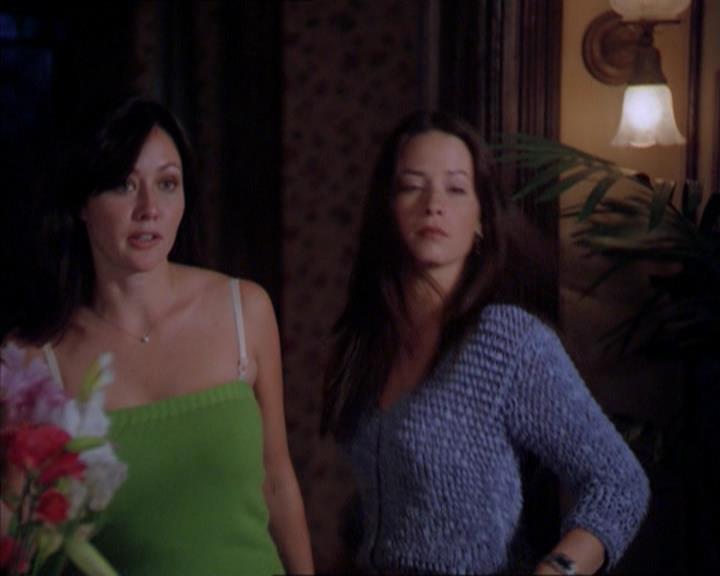 Charmed-Online_dot_net-2x01WitchTrial0099.jpg