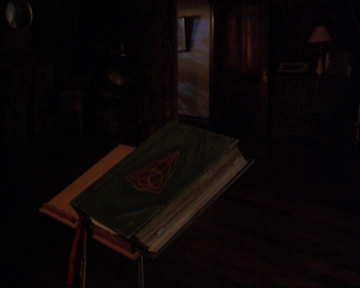 Charmed-Online_dot_net-2x01WitchTrial0159.jpg