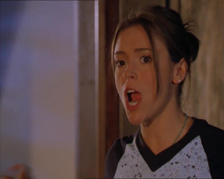 Charmed-Online_dot_net-2x01WitchTrial0168.jpg
