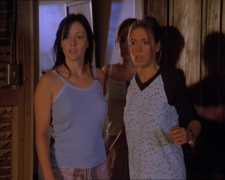 Charmed-Online_dot_net-2x01WitchTrial0172.jpg