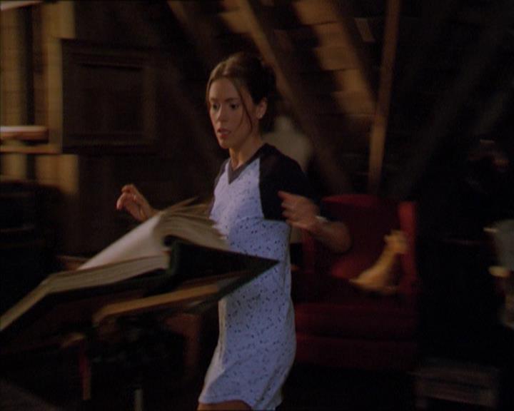 Charmed-Online_dot_net-2x01WitchTrial0178.jpg