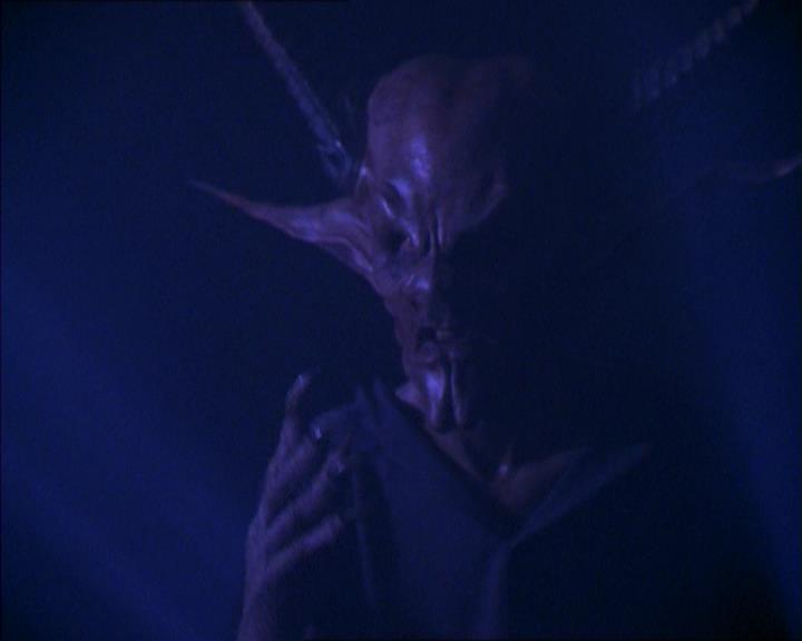 Charmed-Online_dot_net-2x01WitchTrial0188.jpg
