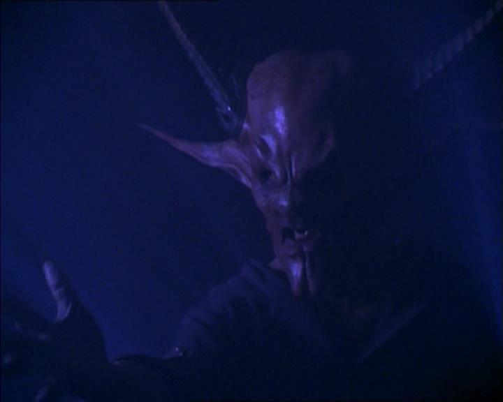 Charmed-Online_dot_net-2x01WitchTrial0189.jpg