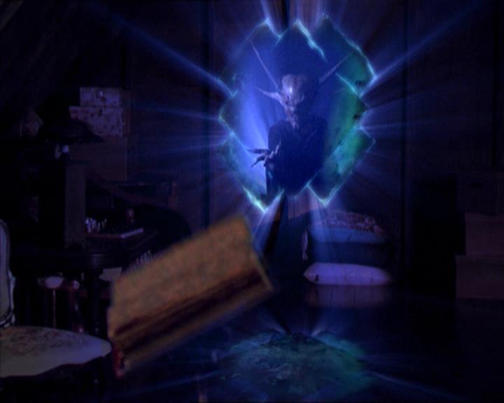 Charmed-Online_dot_net-2x01WitchTrial0192.jpg