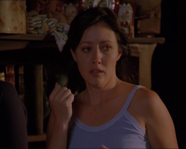 Charmed-Online_dot_net-2x01WitchTrial0216.jpg