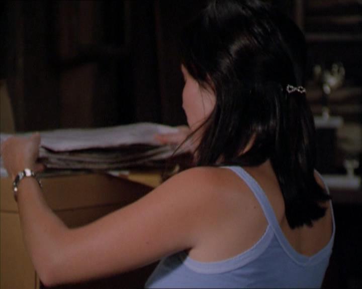 Charmed-Online_dot_net-2x01WitchTrial0308.jpg