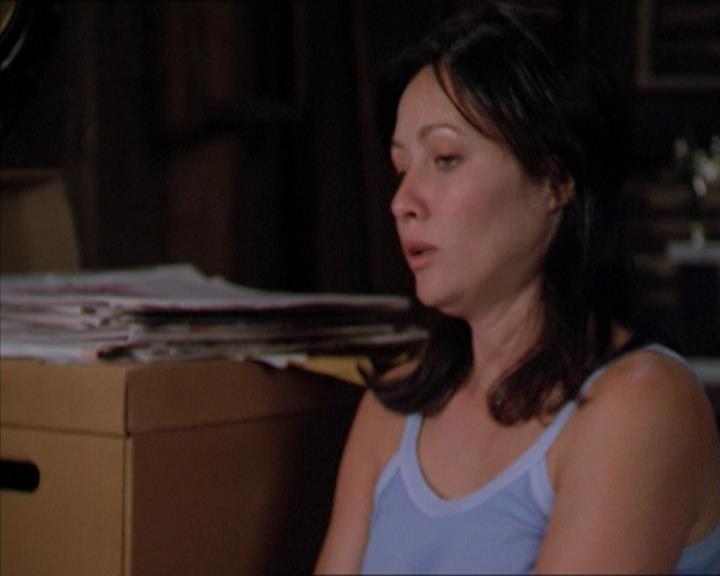 Charmed-Online_dot_net-2x01WitchTrial0310.jpg