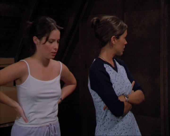 Charmed-Online_dot_net-2x01WitchTrial0312.jpg