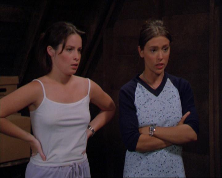 Charmed-Online_dot_net-2x01WitchTrial0317.jpg