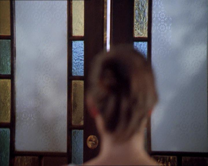 Charmed-Online_dot_net-2x01WitchTrial0411.jpg