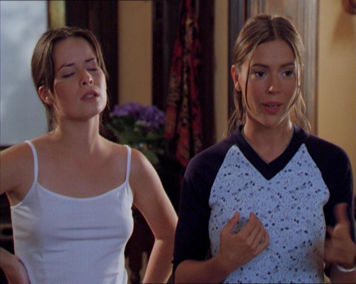 Charmed-Online_dot_net-2x01WitchTrial0419.jpg
