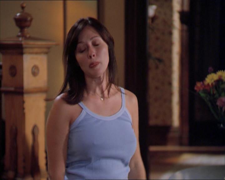 Charmed-Online_dot_net-2x01WitchTrial0421.jpg