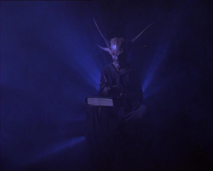 Charmed-Online_dot_net-2x01WitchTrial0444.jpg