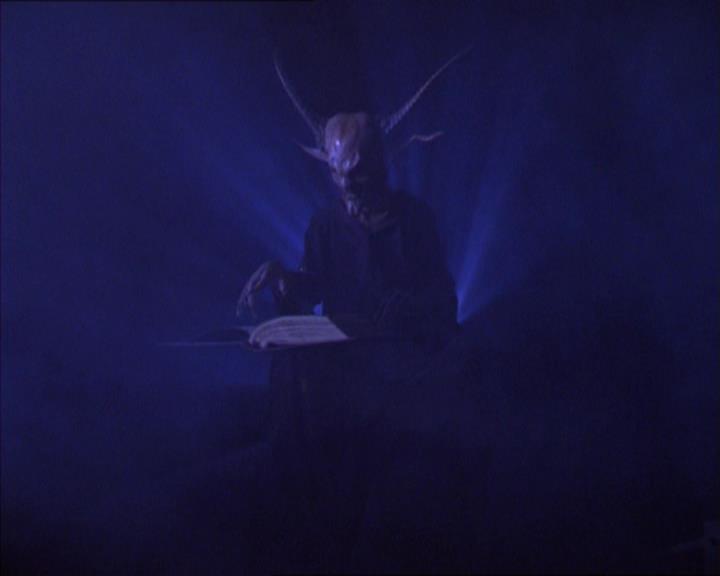 Charmed-Online_dot_net-2x01WitchTrial0448.jpg
