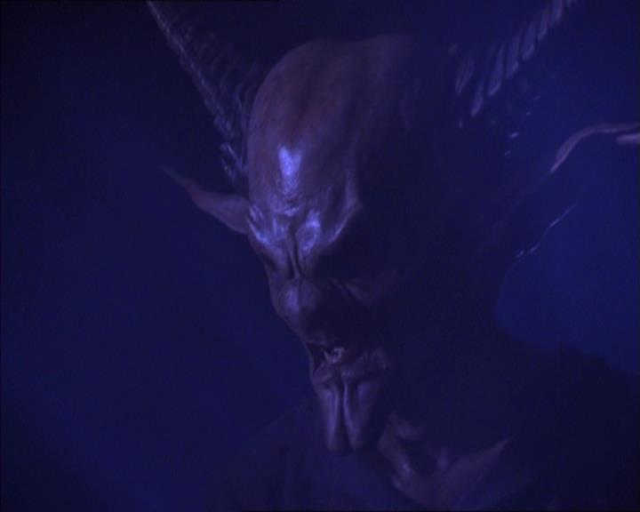 Charmed-Online_dot_net-2x01WitchTrial0450.jpg