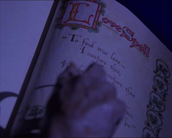Charmed-Online_dot_net-2x01WitchTrial0452.jpg