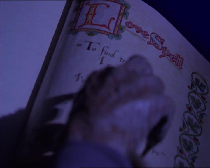 Charmed-Online_dot_net-2x01WitchTrial0454.jpg