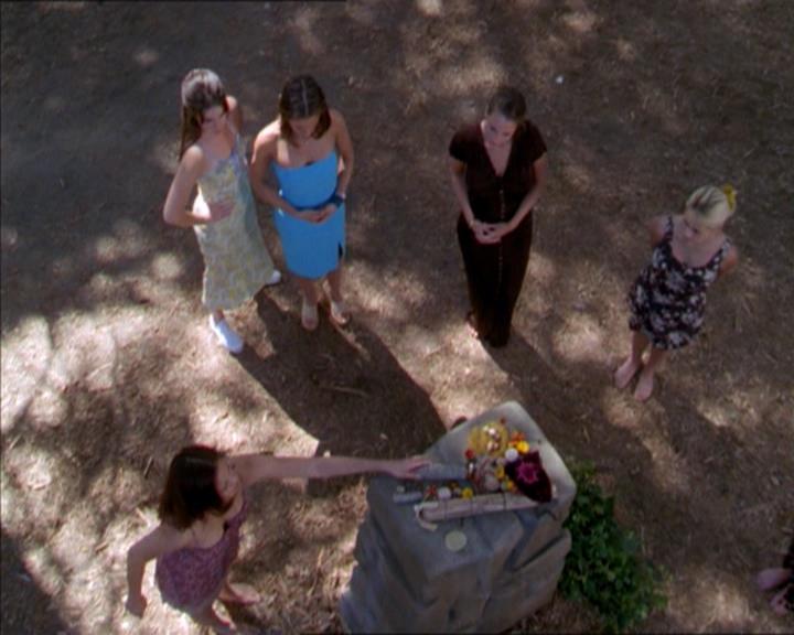 Charmed-Online_dot_net-2x01WitchTrial0468.jpg