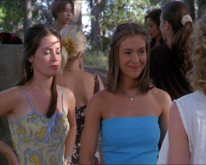 Charmed-Online_dot_net-2x01WitchTrial0519.jpg