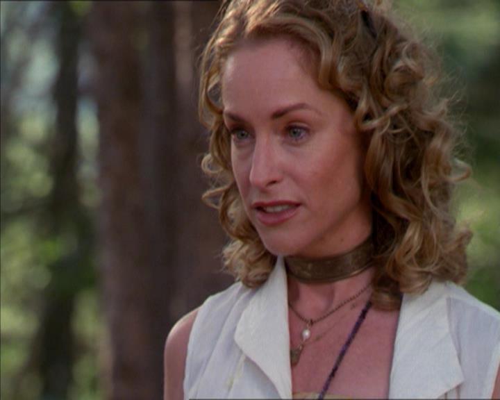Charmed-Online_dot_net-2x01WitchTrial0537.jpg