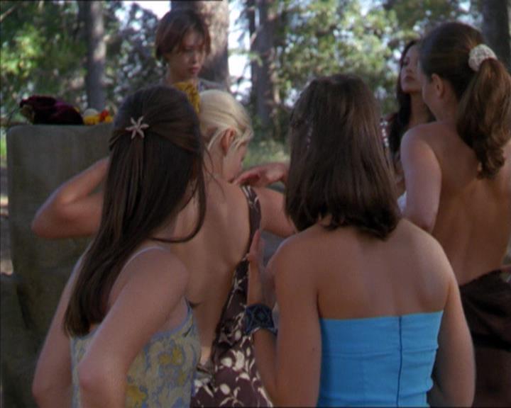 Charmed-Online_dot_net-2x01WitchTrial0554.jpg