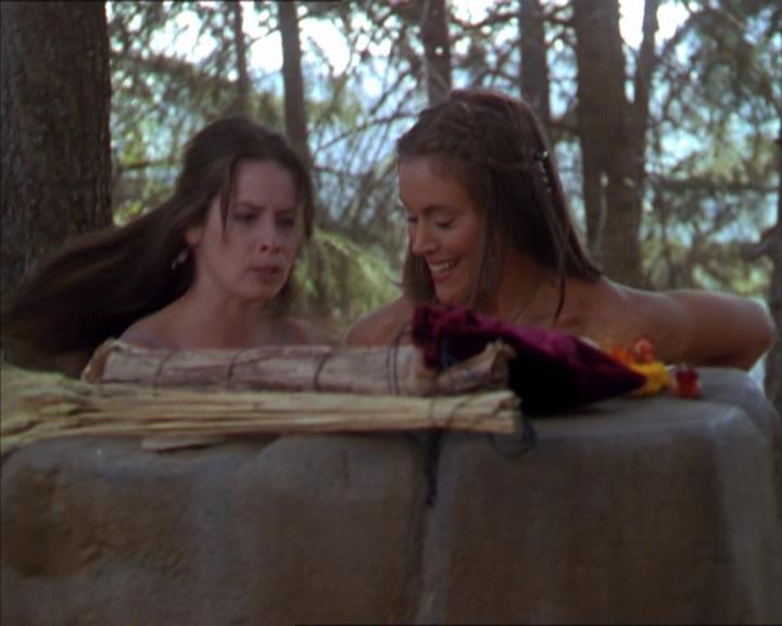 Charmed-Online_dot_net-2x01WitchTrial0564.jpg
