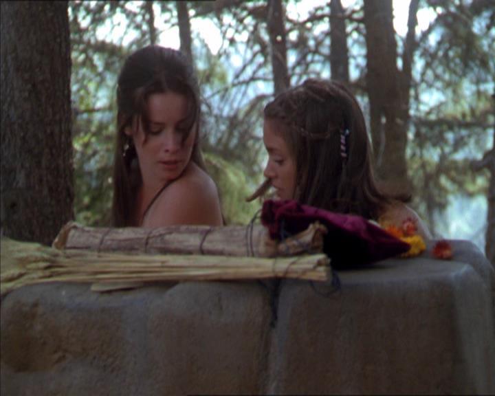 Charmed-Online_dot_net-2x01WitchTrial0576.jpg